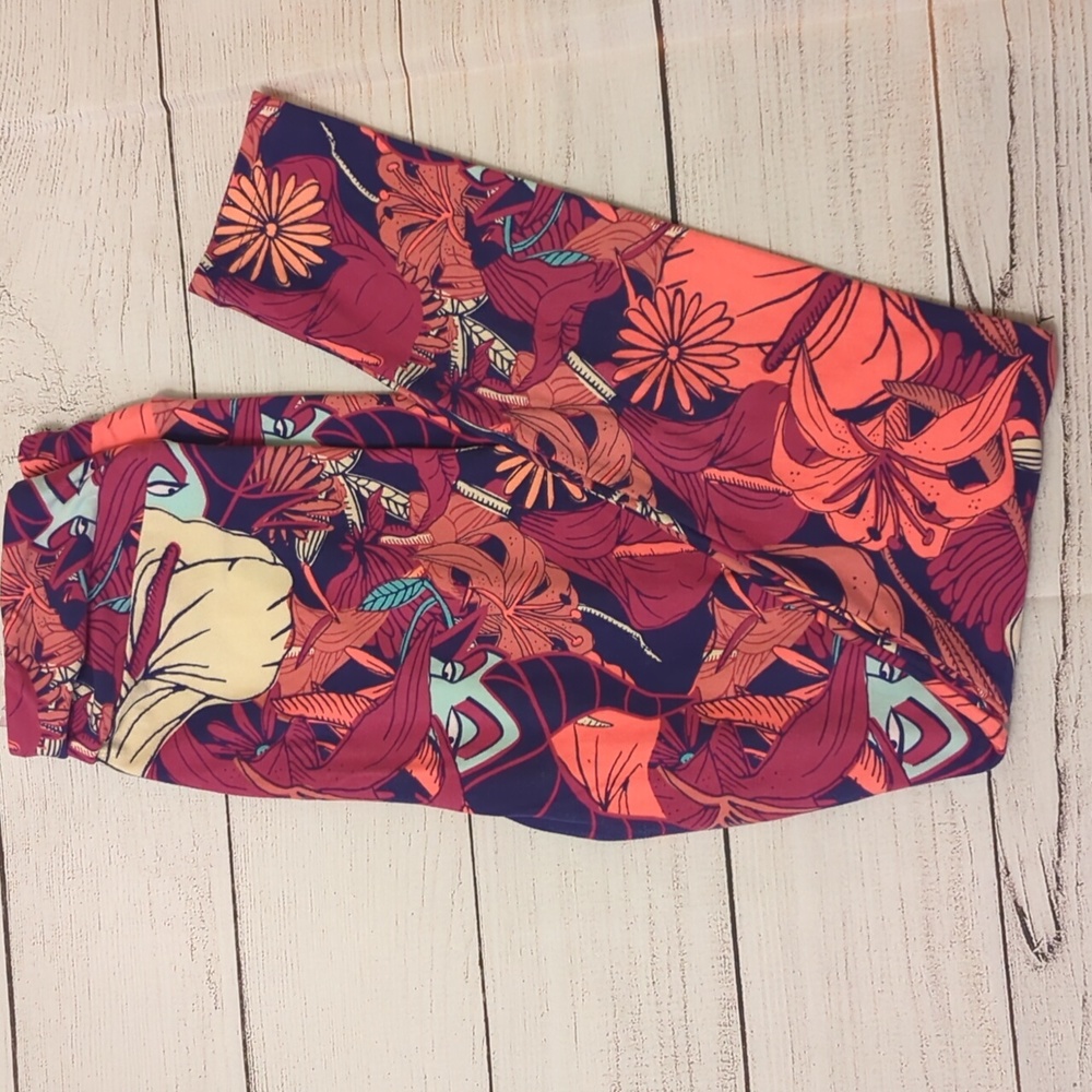 Lularoe Leggings One Size Maleficent (NWOT)